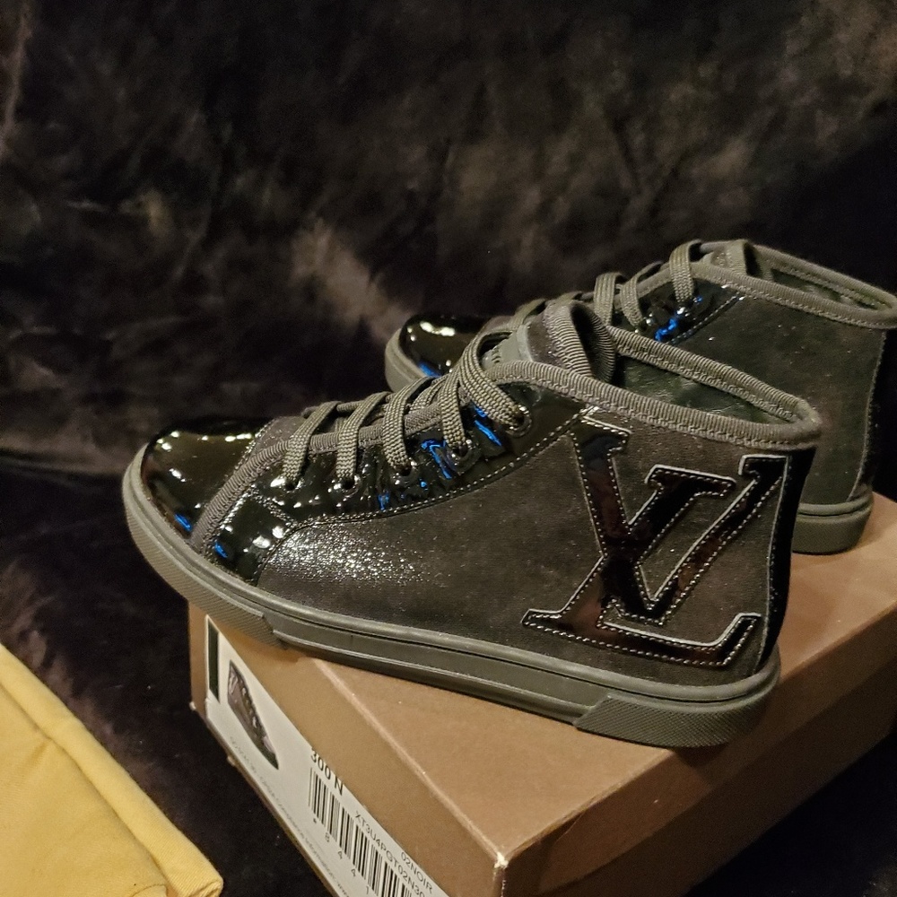 New 100% Authentic Louis Vuitton Kid Sneaker